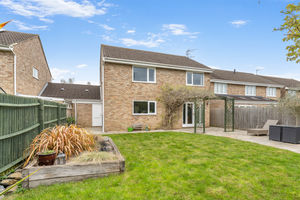 Gauntlets Close Bloxham